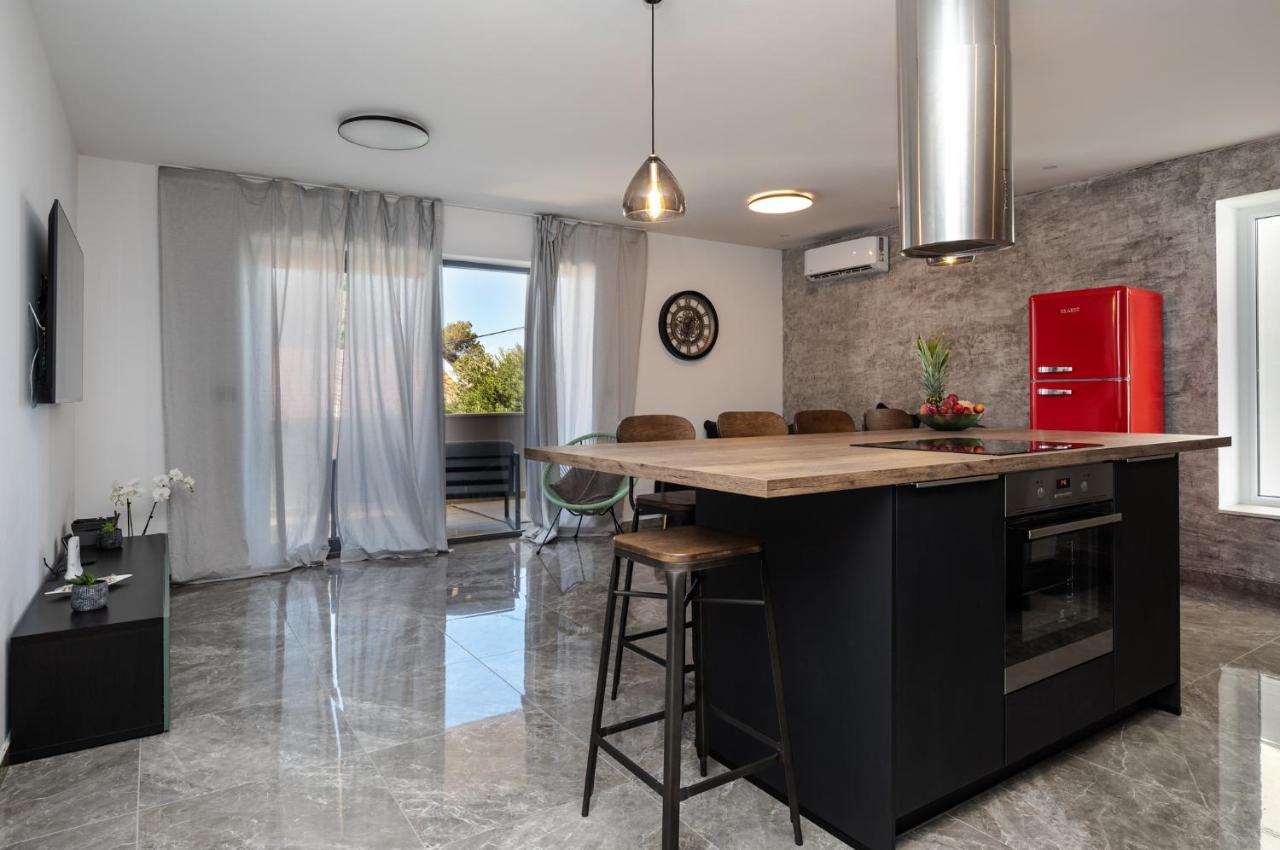 Luxury Apartman Tinel Mimice Esterno foto